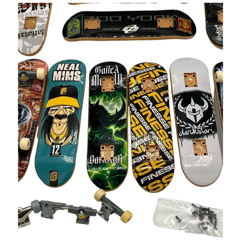 TECH DECK FINGER/SKATEBOARD LOT 11 Boards 2 Complete JAKE BROWN WORLD INDUSTRIES - Picture 2 of 6